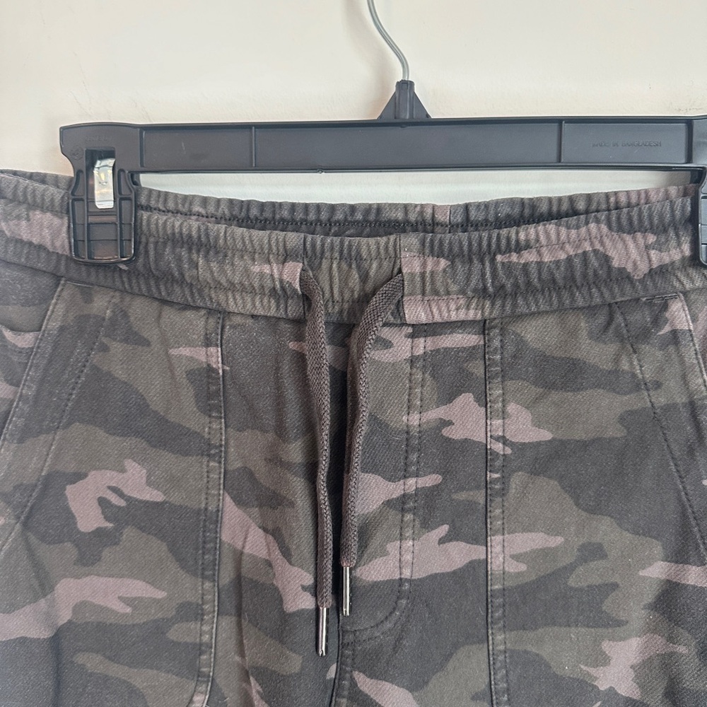 Athleta Women's (Olive) Green Camo Farallon Jogger Size 4 - Picture 4 of 6
